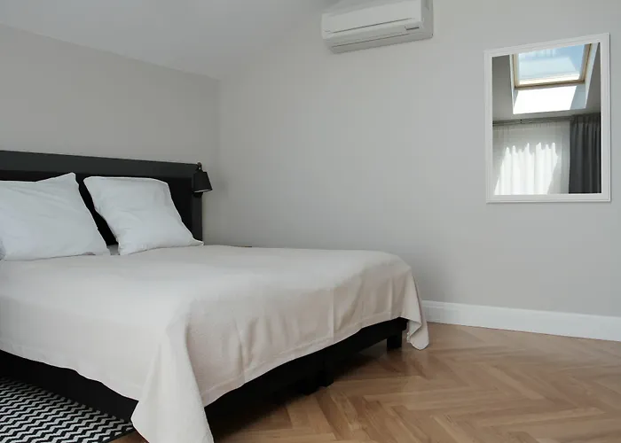 Stradonia Serviced 4*