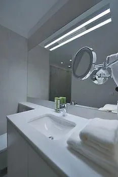 Stradonia Serviced 公寓式酒店 4*